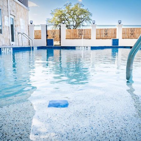 Holiday Inn Express Glen Rose By Ihg Exterior photo