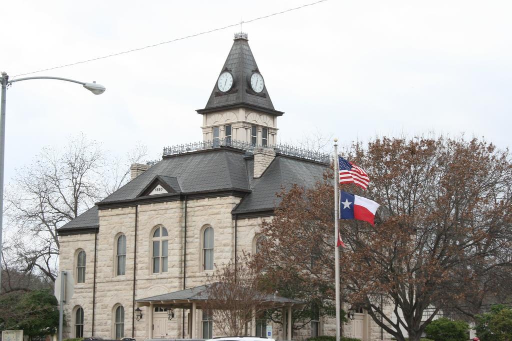 Holiday Inn Express Glen Rose By Ihg Exterior photo